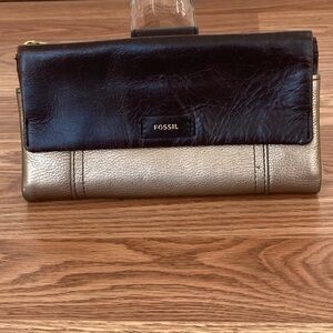 Fossil Ellis Clutch Gold Pebbled Leather Leather Folding Zip Checkbook Wallet